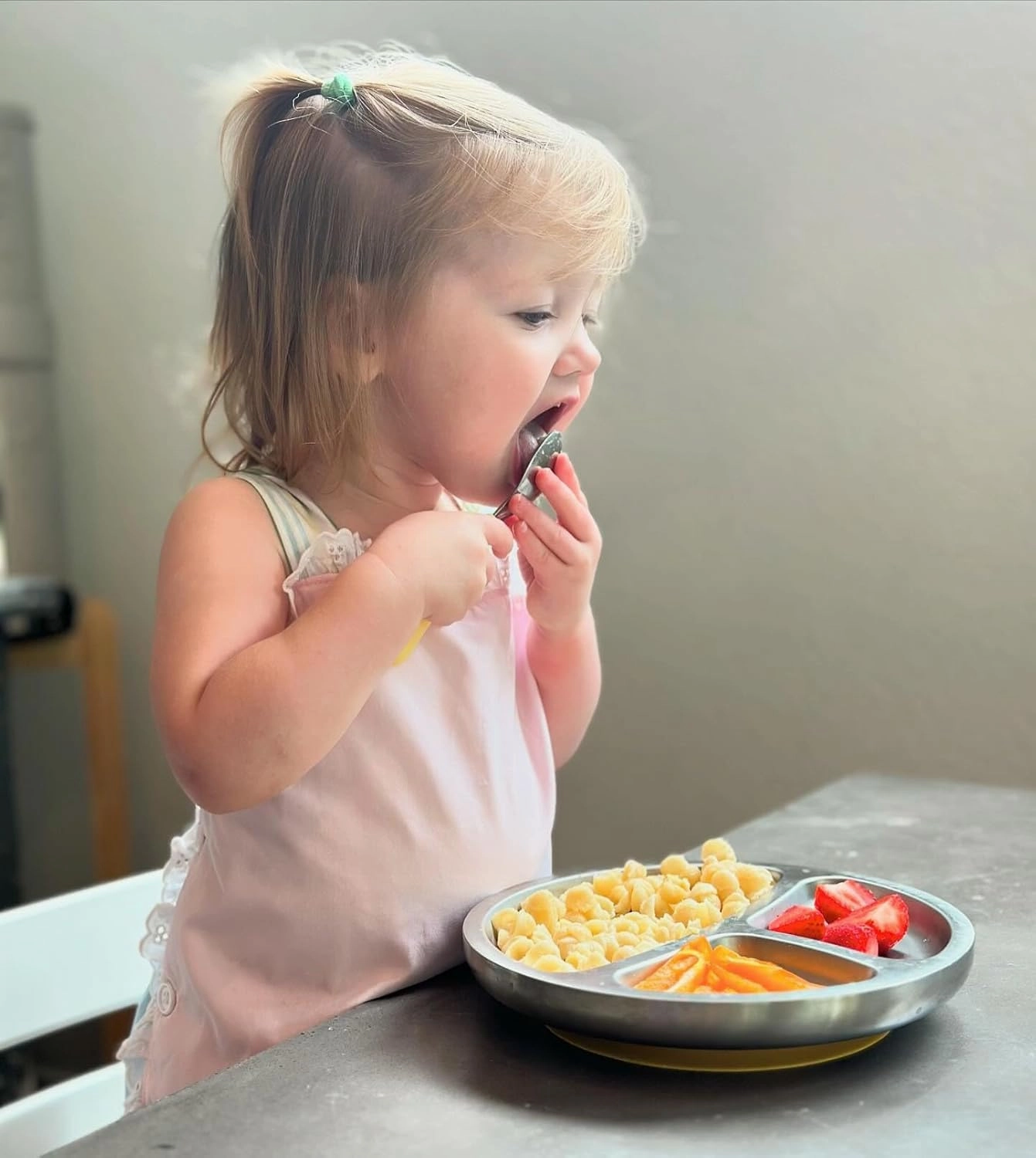 Avanchy Baby Plates with Suction – Stainless Steel Divided Plates for Toddlers, BPA-Free, Dishwasher Safe, Unbreakable, Non-Toxic, 100% Silicone Suction – Green