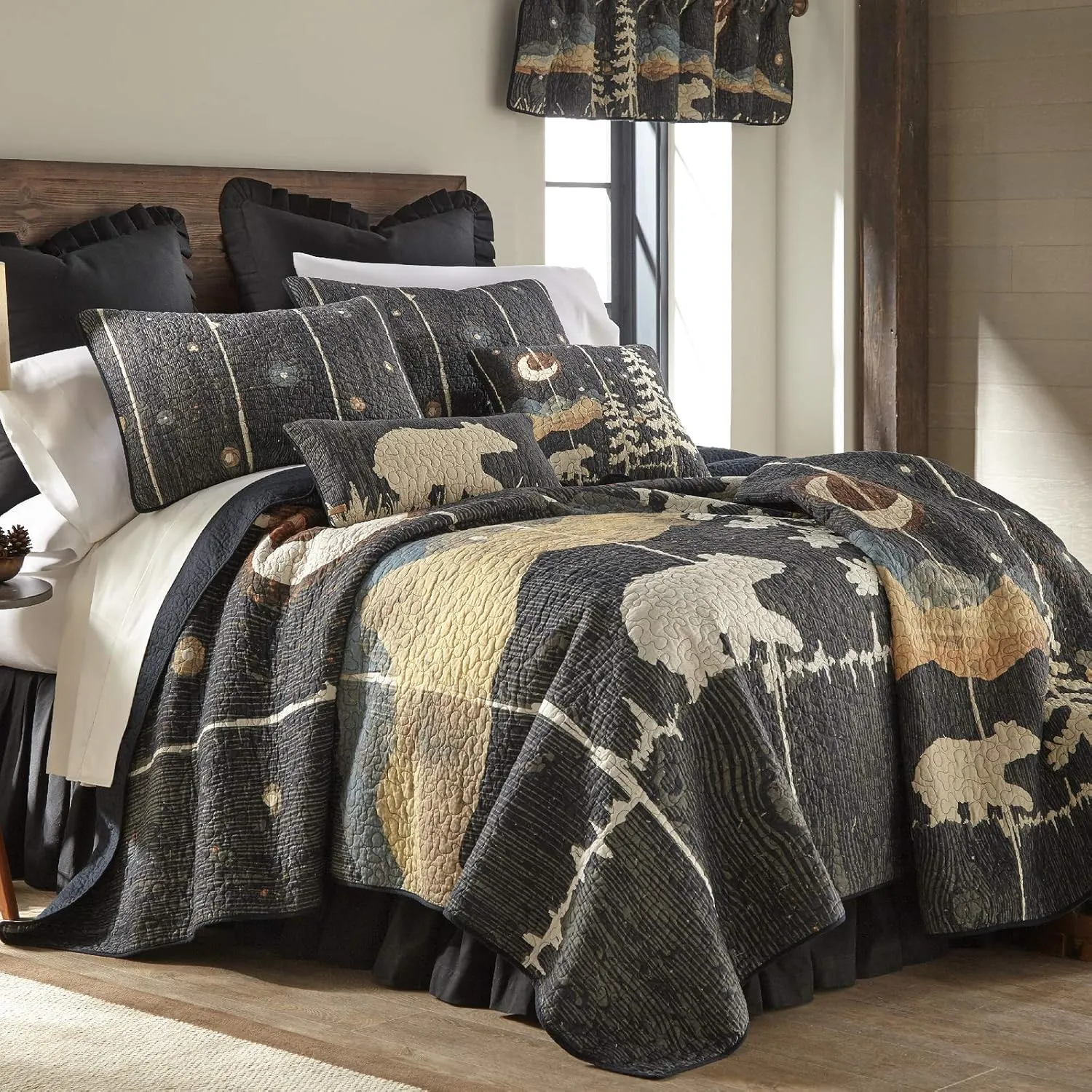 Donna Sharp Full/Queen Bedding Set - 3 Piece - Moonlit Bear Cotton Lodge Quilt Set with Full/Queen Quilt and Two Standard Pillow Shams - Fits Queen Size and Full Size Beds - Machine Washable