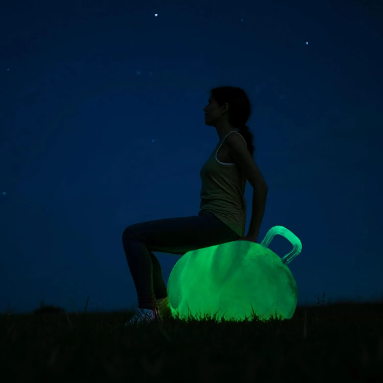 Glow-in-The-Dark Light Up Hopper Ball for Kids, 18 Inch Bouncy Ball with Handle, Inflatable Night Glow Jumping Toy for Boys and Girls Aged 3-8, Indoor & Outdoor Play, Includes Pump