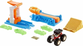 HOT WHEELS Monster Trucks Launch & Bash Playset with Launcher, 4 Crushed Cars, 1 1:64 Scale Monster Truck, Landing Zone for Stunting, Crashing Action Great Gift for Kids Ages 4-5-6-7-8