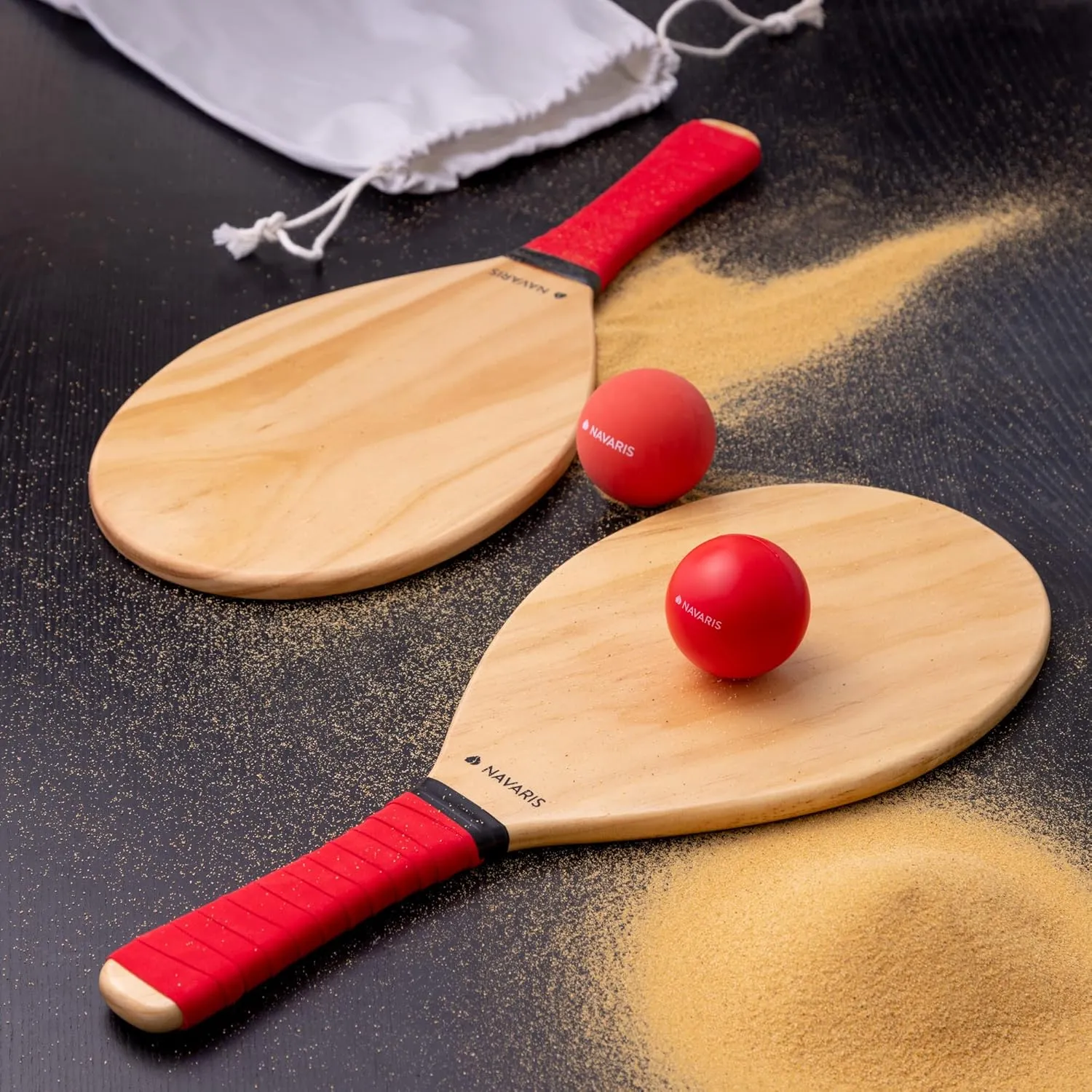 Navaris Wooden Beach Rackets Set - Includes 2 Wooden Paddles and 2 Balls - Varnished Outdoor Wood Paddle Bat Ball Game for Park or Garden - Blue