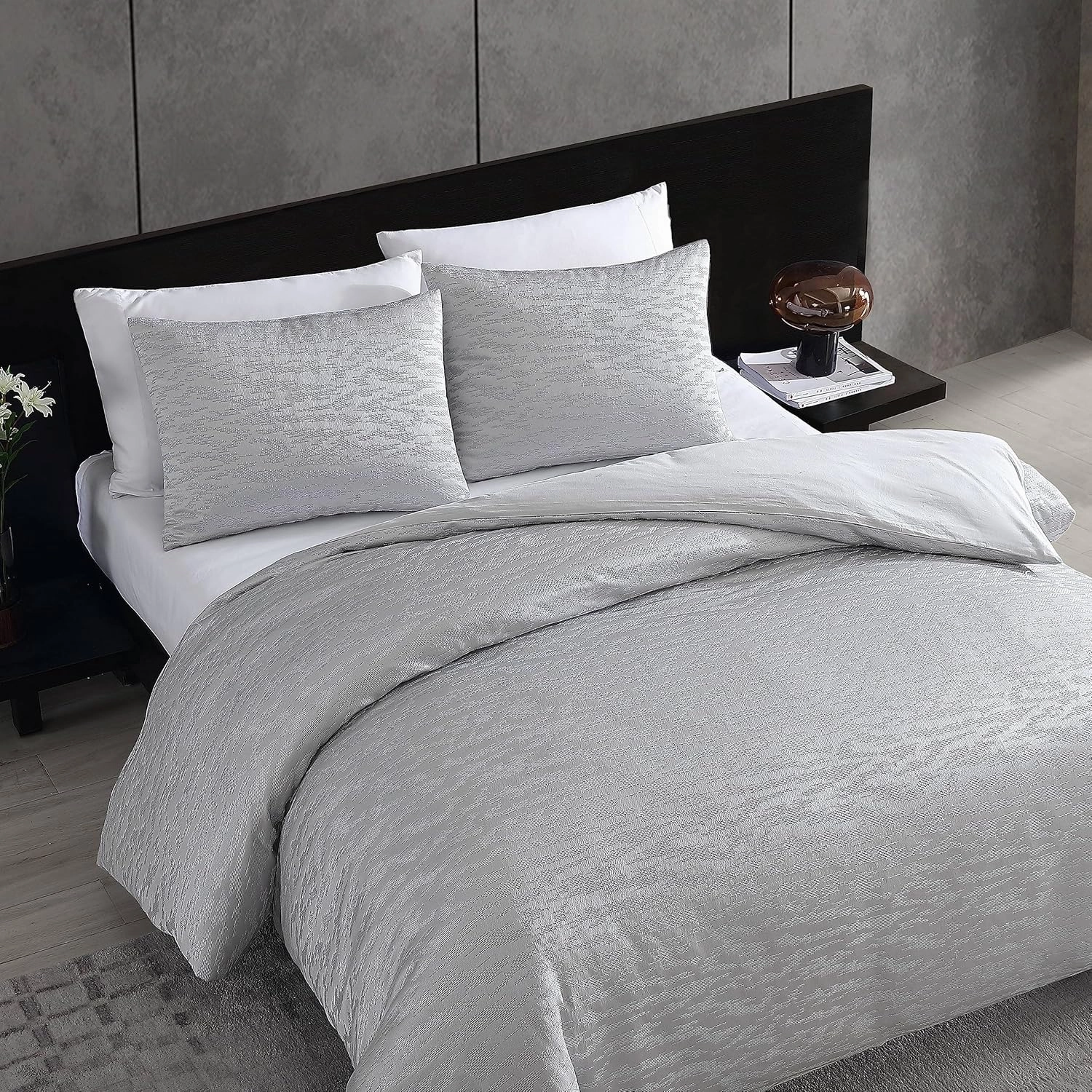 Vera Wang - Queen Comforter Set, Luxury Bedding Set with Matching Shams, Chic Room Essentials (Illusion Grey, Queen)